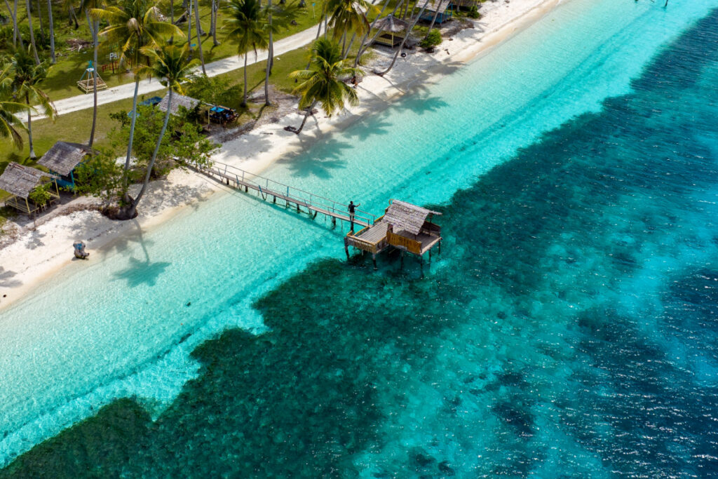 6 Pantai Tersembunyi di Indonesia yang Jarang Diketahui
